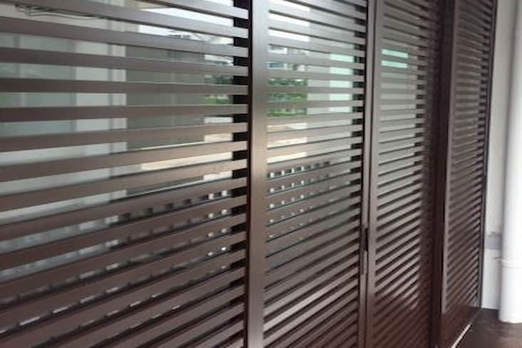 Model Pintu Garasi Besi Hollow Garis Tipis Transparan